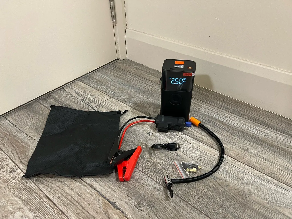 jump starter with air pump - Image 2