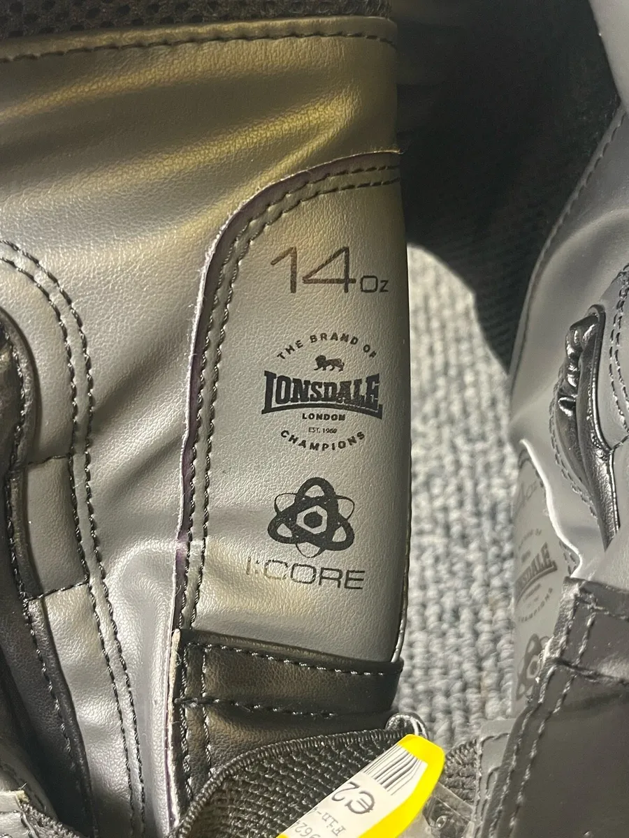 Lonsdale 14oz Boxing Gloves - Image 3