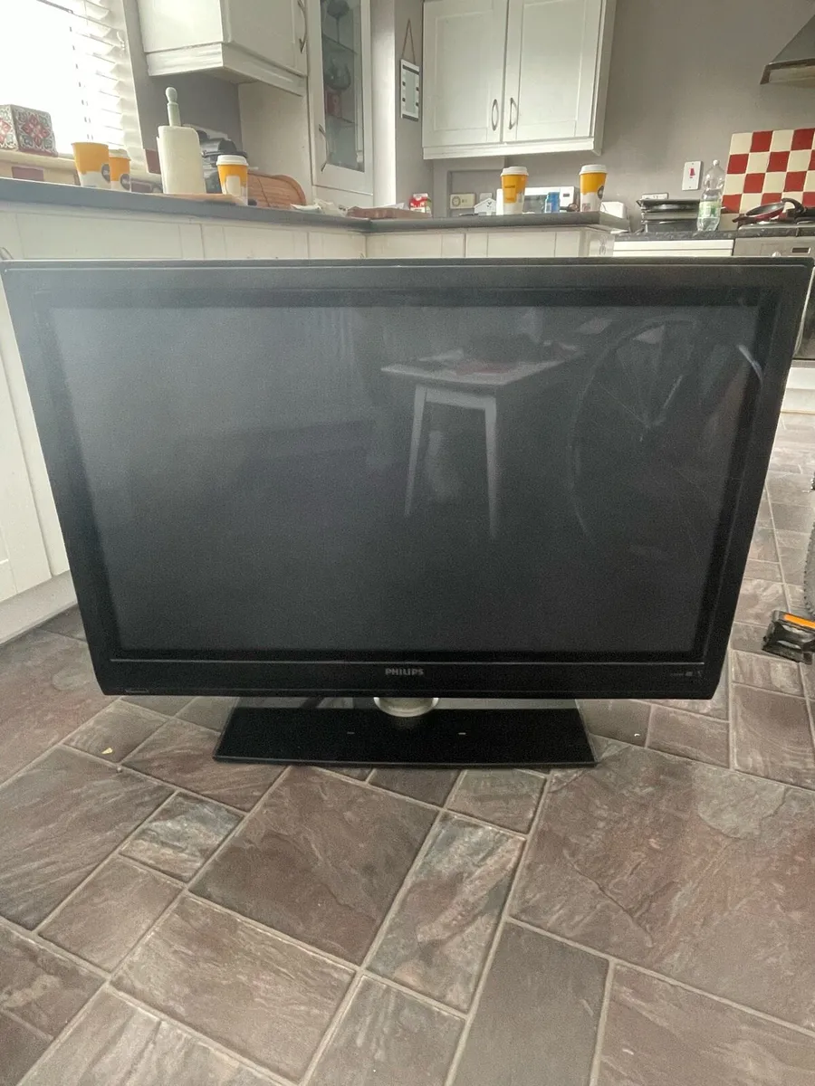 42” phillips tv - Image 1
