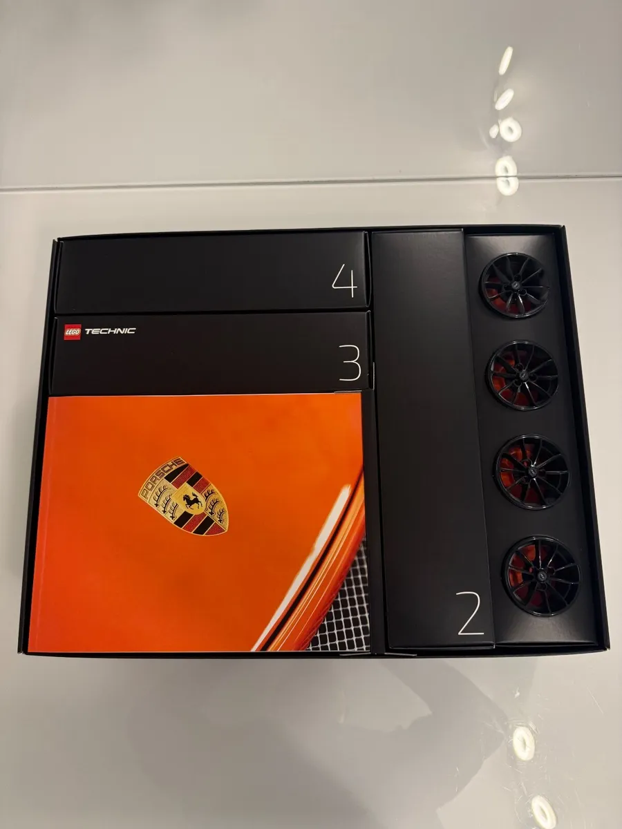 Porsche 911 GT3 RS Lego Technic 42056 - Image 3