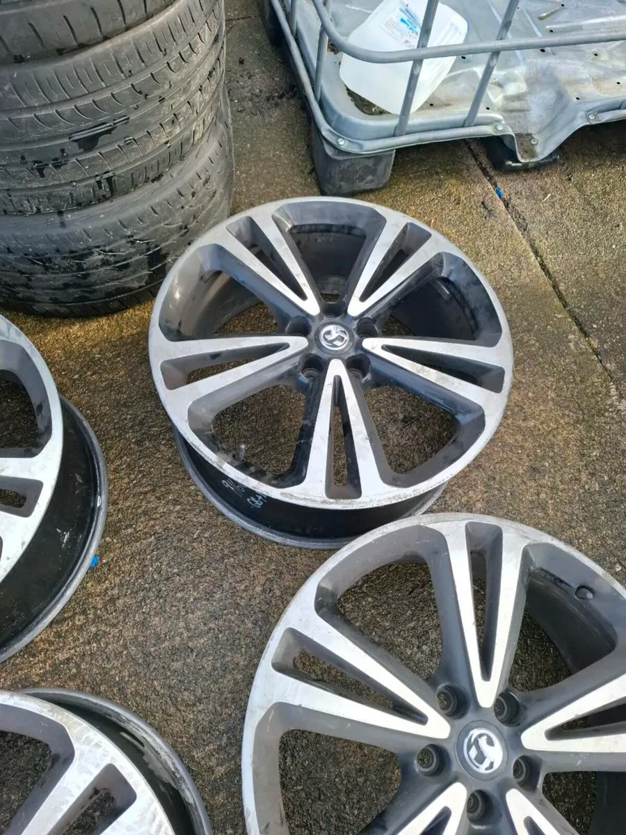 Vauxhall insignia alloy wheels - Image 1