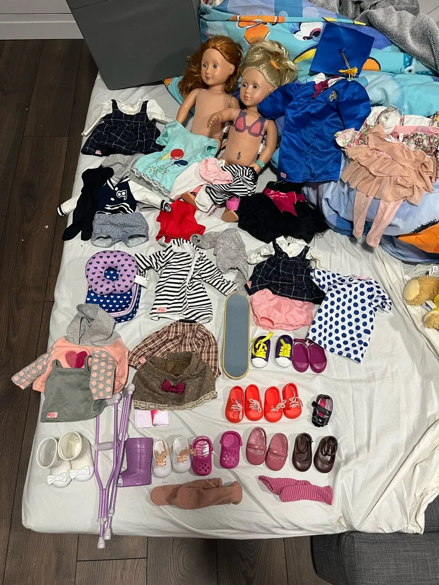 Generation Dolls and accessories - Image 1