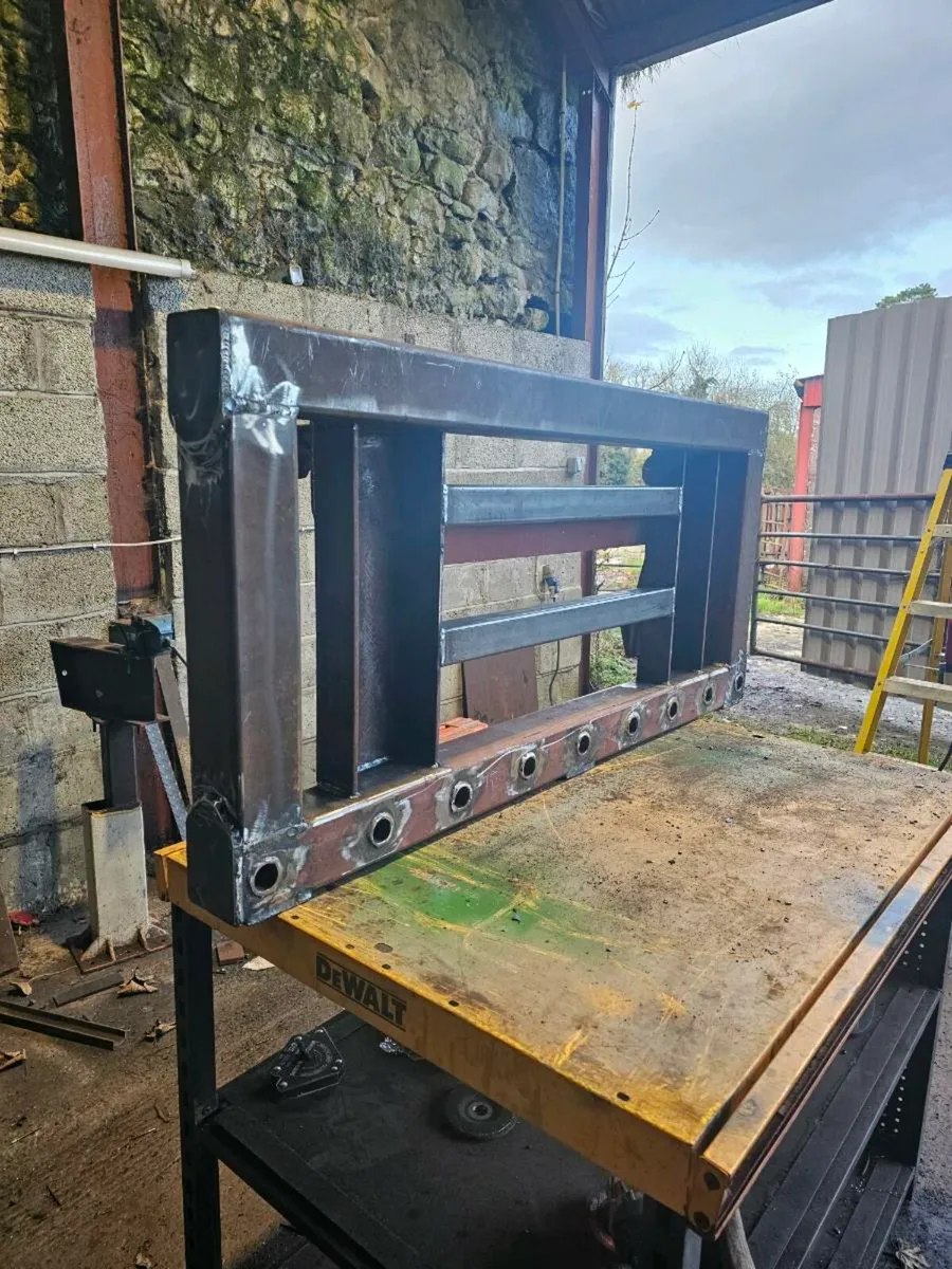 Heavy duty dung fork - Image 1