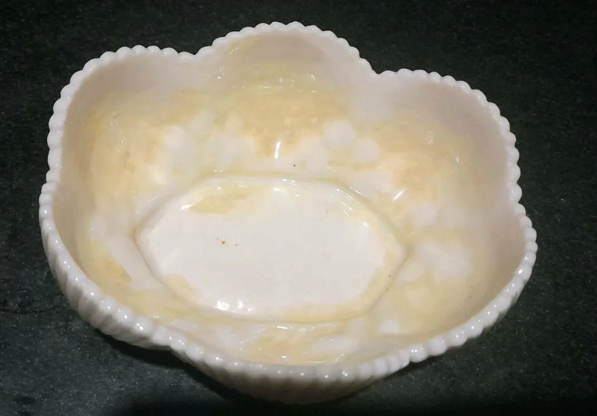 Belleek 1st period Clam Shells dish - Image 3