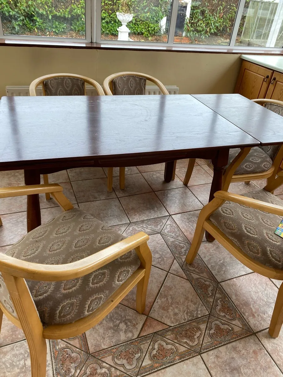 Six chairs - Image 1