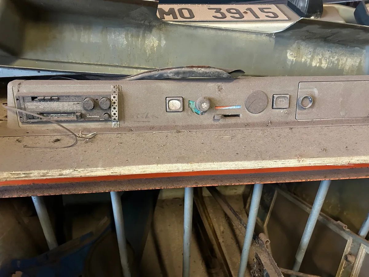 Massey Ferguson 3000 Series Rear Window& Cab Parts - Image 2