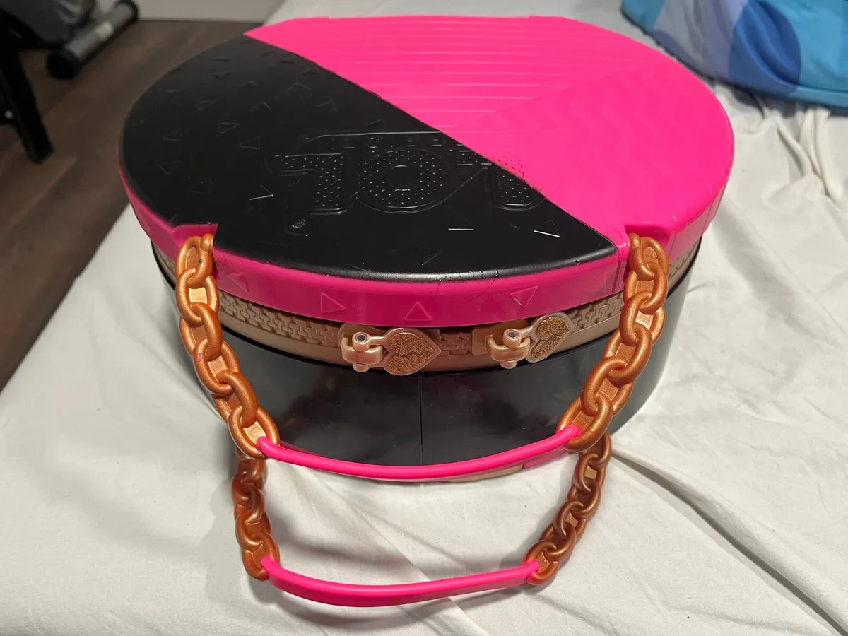 LOL Doll Suitcase & Car - Image 3