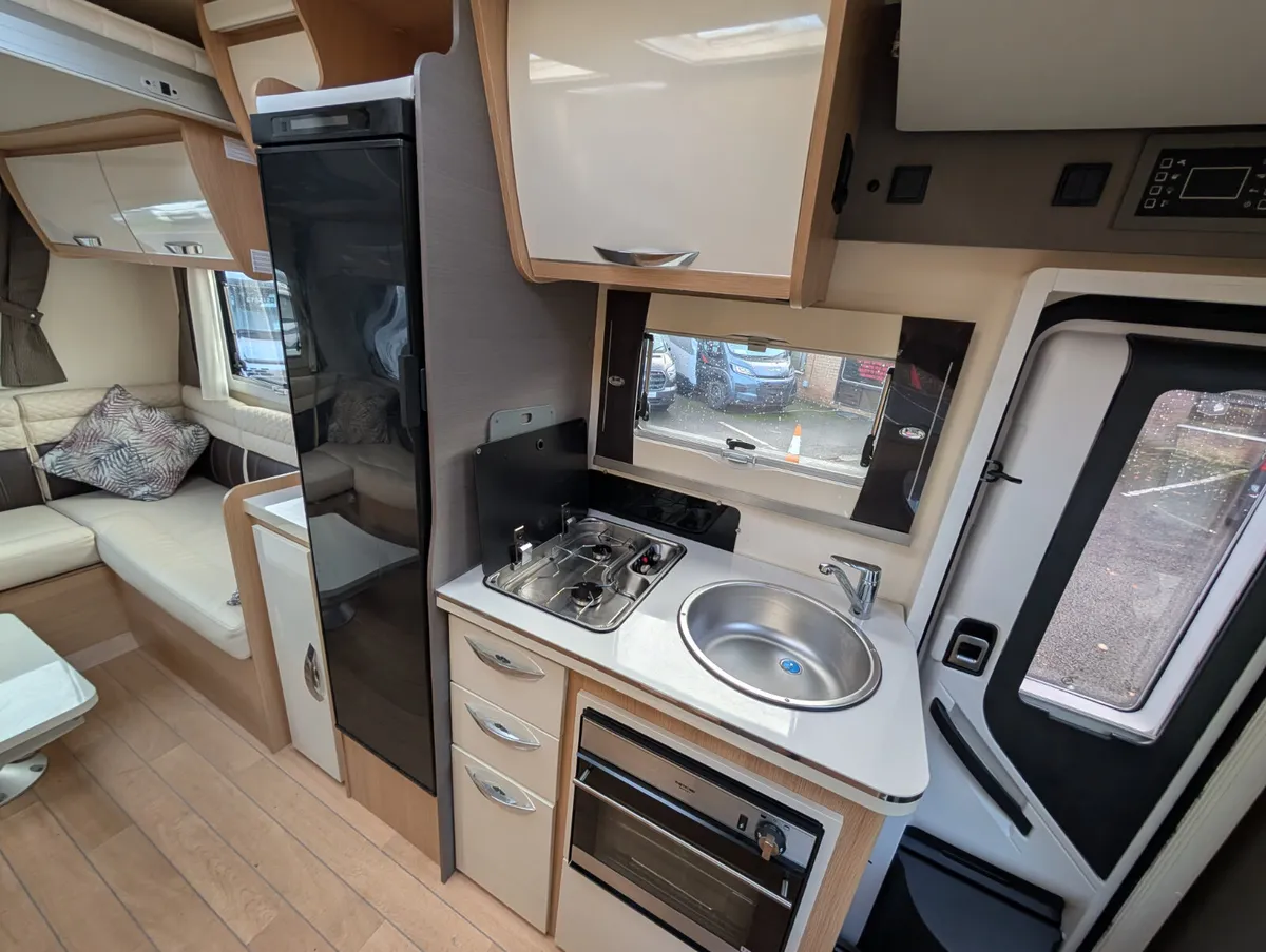 Compact 4 berth Rear Lounge Motorhome SOUTHERN REG - Image 4