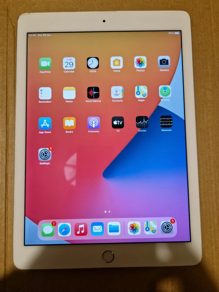 Apple Ipad Pro 9.7 inch, 128GB, working great - Image 1