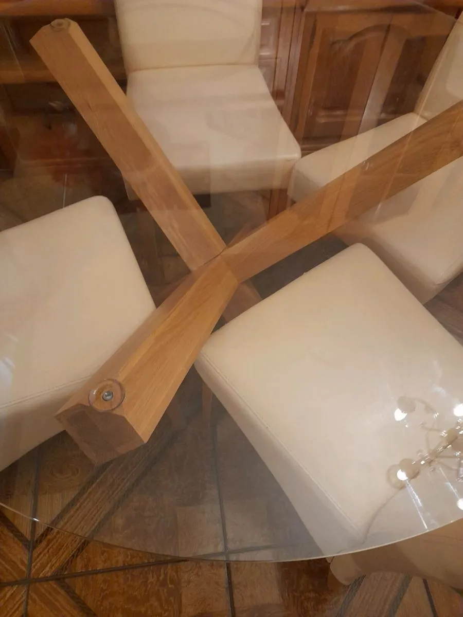 Table and chairs - Image 2