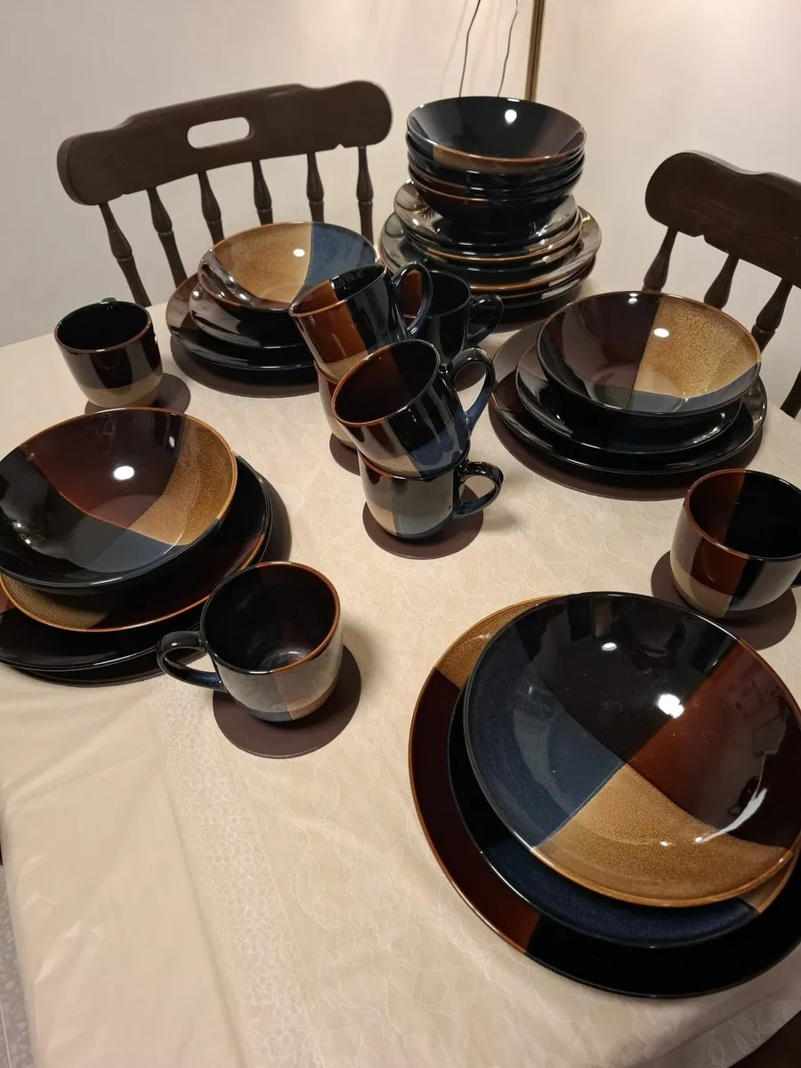 30 piece Delphi Dinner (7 full sets) - Image 1