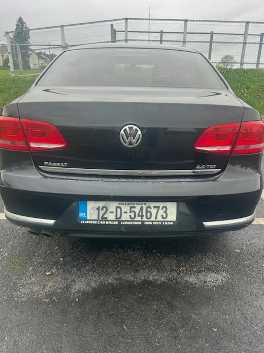 Volkswagen Passat 2012 - Image 2
