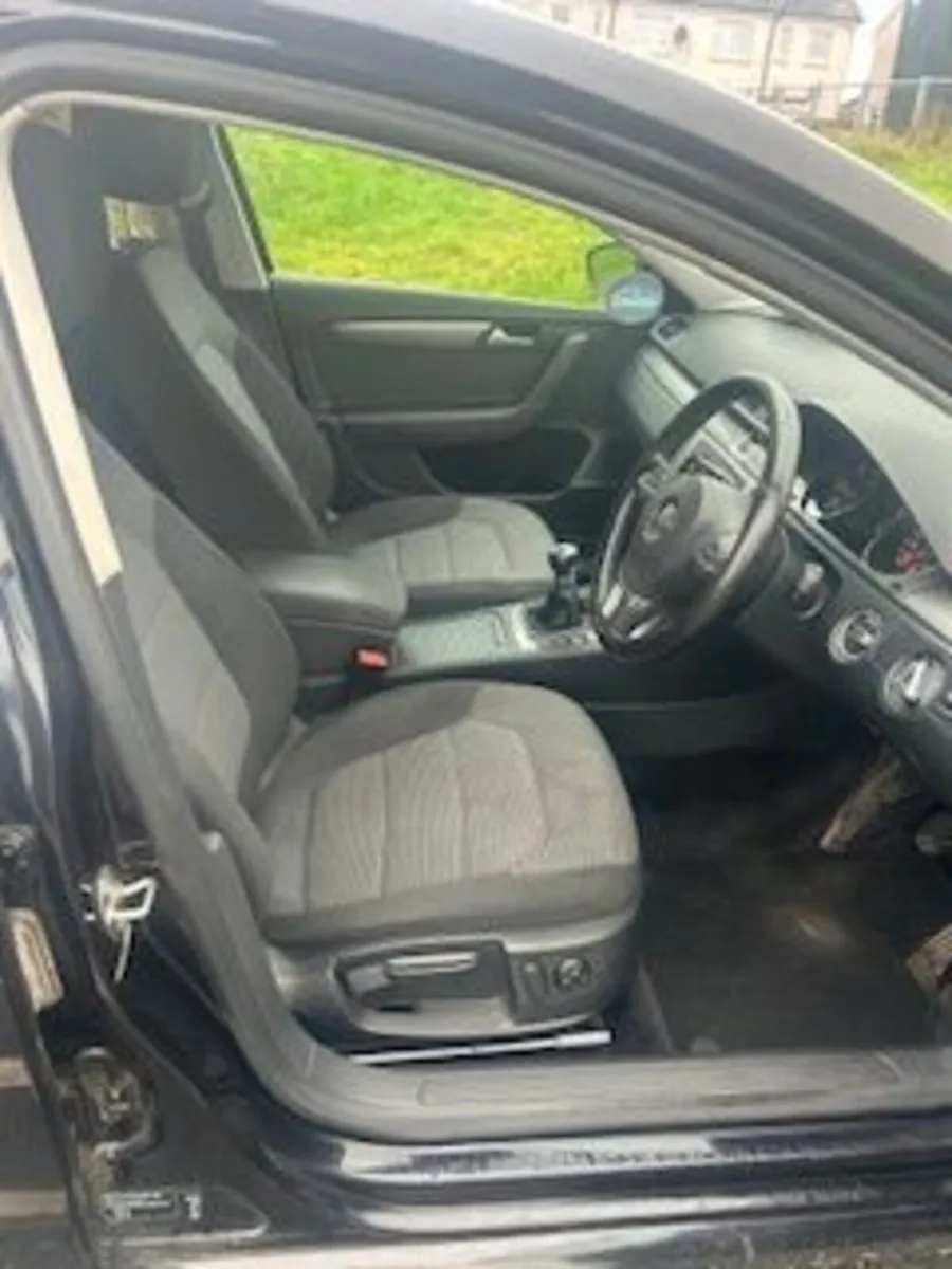 Volkswagen Passat 2012 - Image 4