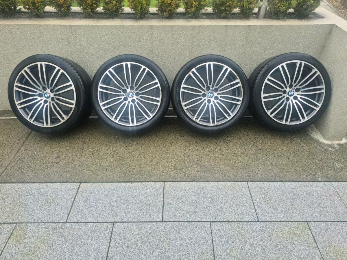 Genuine BMW alloys - Image 1