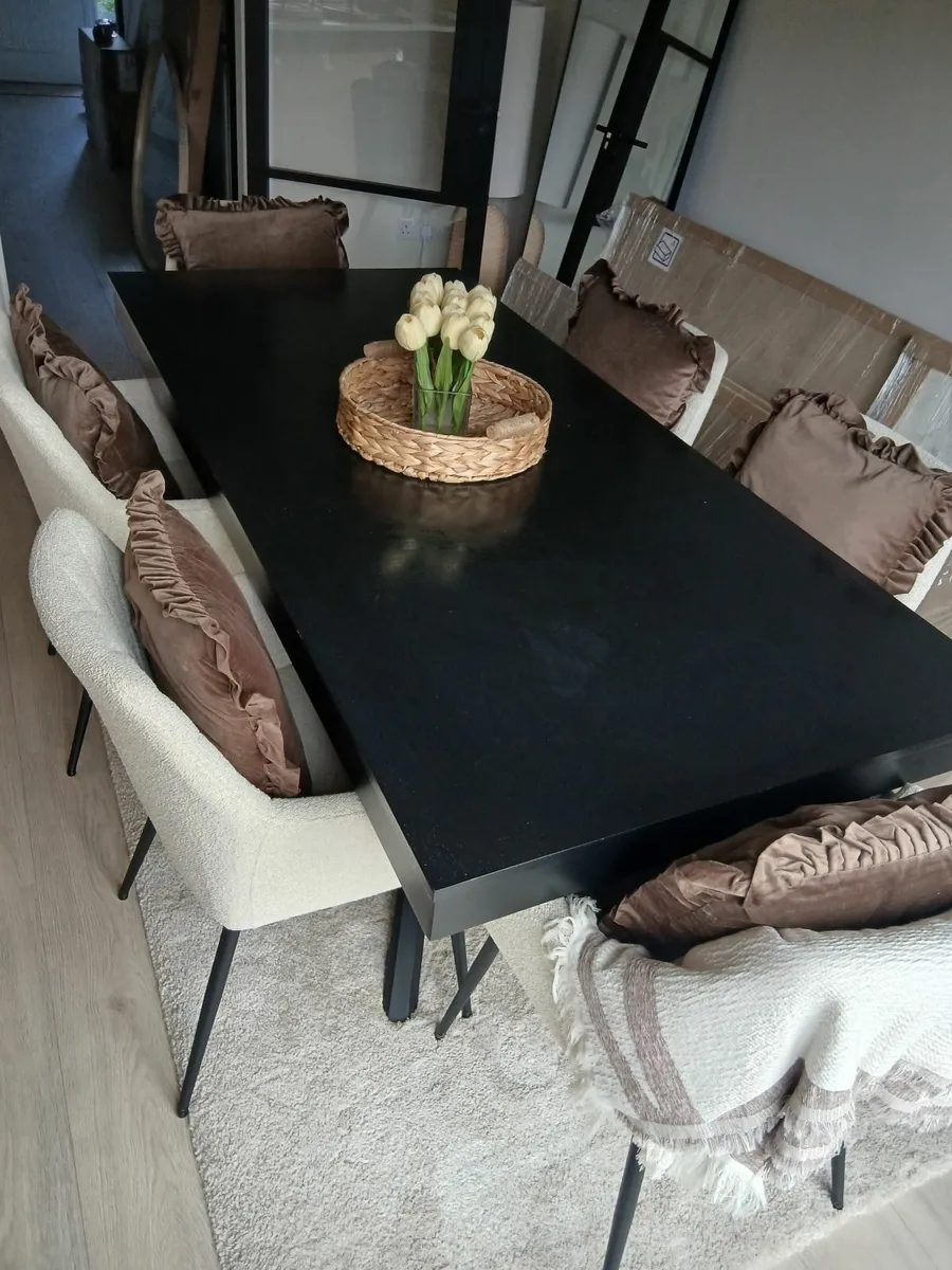 Kitchen table and chairs - Image 2