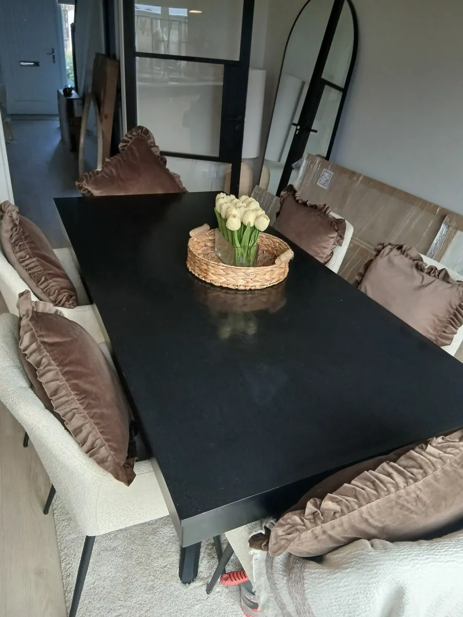 Kitchen table and chairs - Image 4