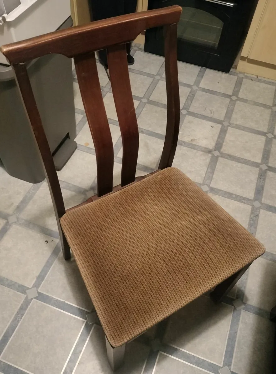 Dining/kitchen table and chairs (solid) - Image 4