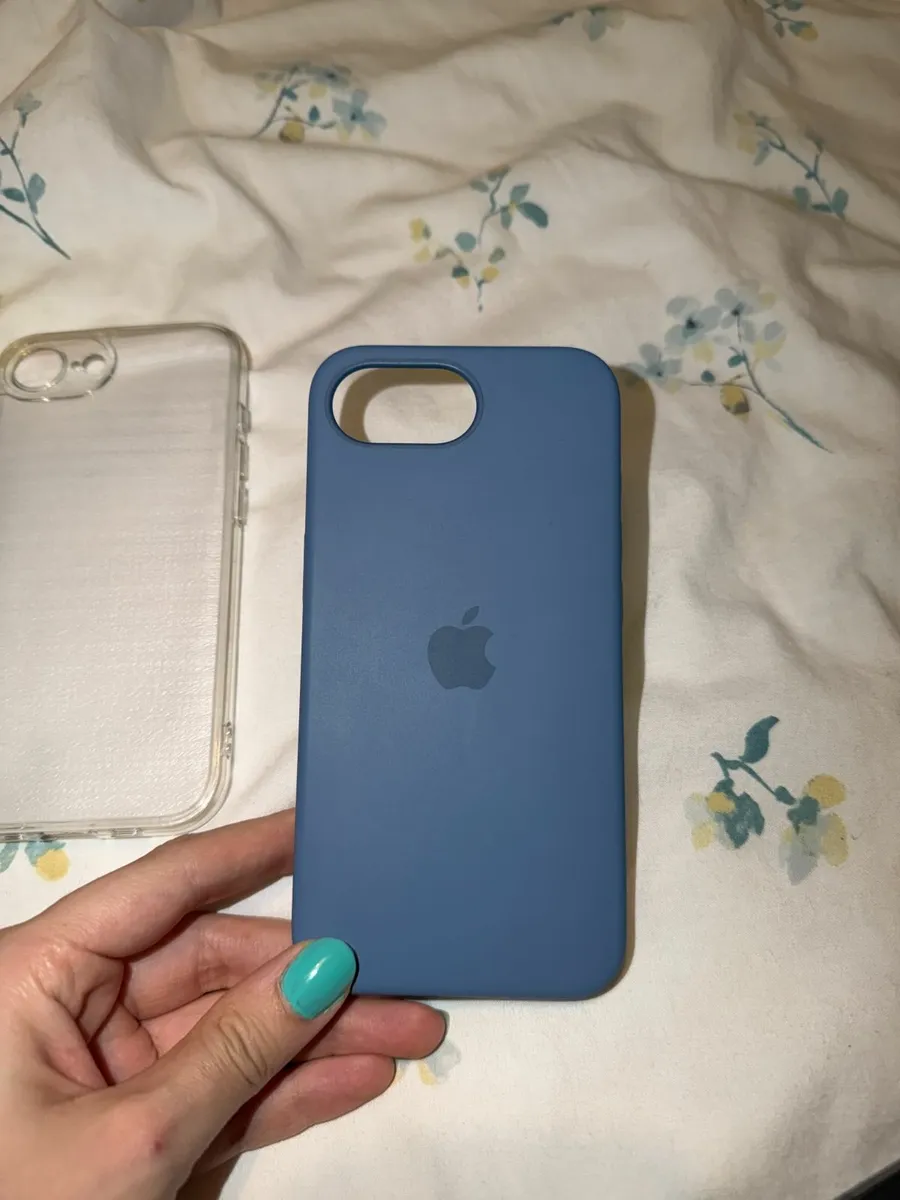 iPhone 16e – Black, 128GB – Unlocked – Barely Used - Image 2