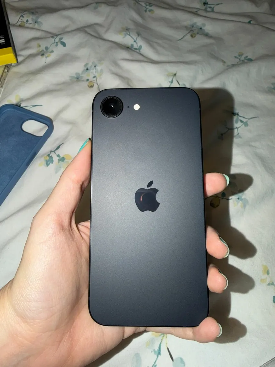 iPhone 16e – Black, 128GB – Unlocked – Barely Used - Image 3