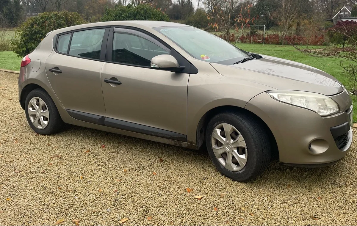 2010 Renault Megane - Image 1