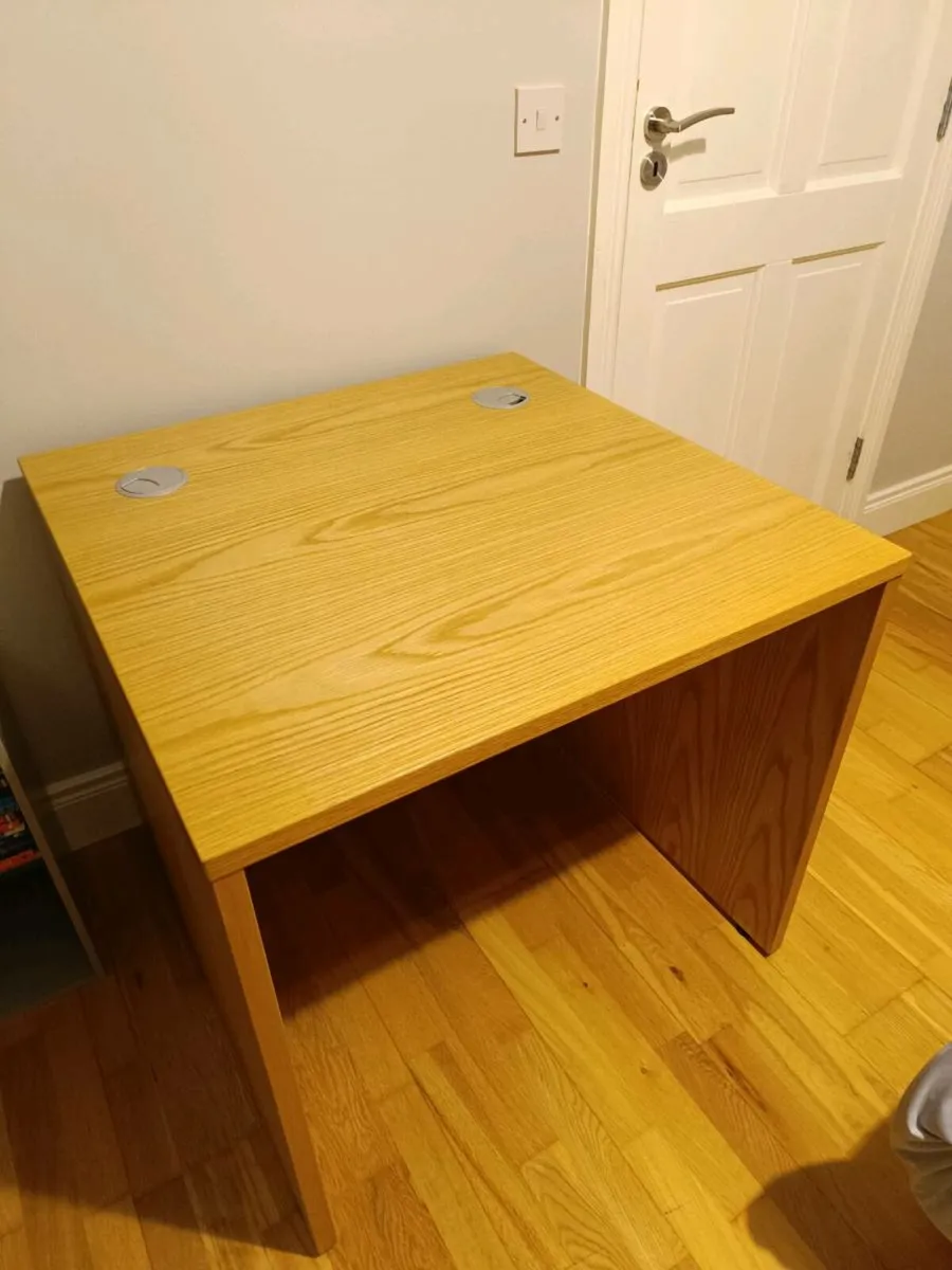 Office desk - Image 1