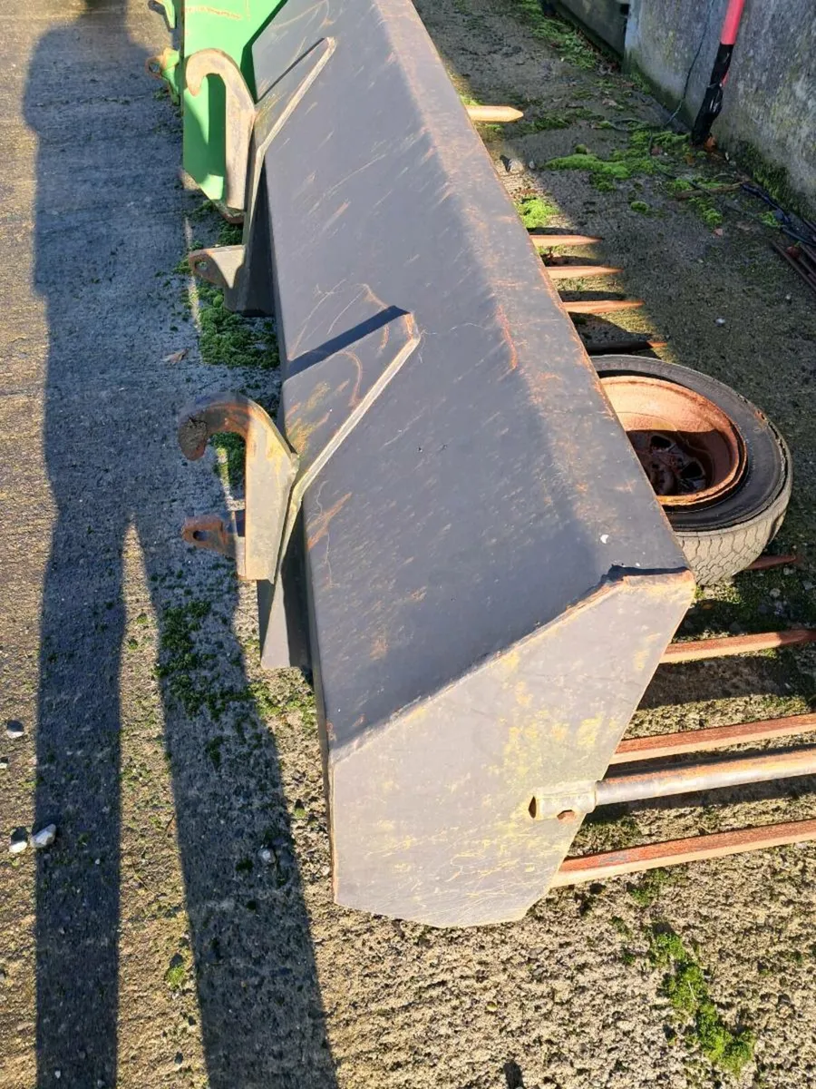 11 ft 6 slats  and 6ft dung fork - Image 2