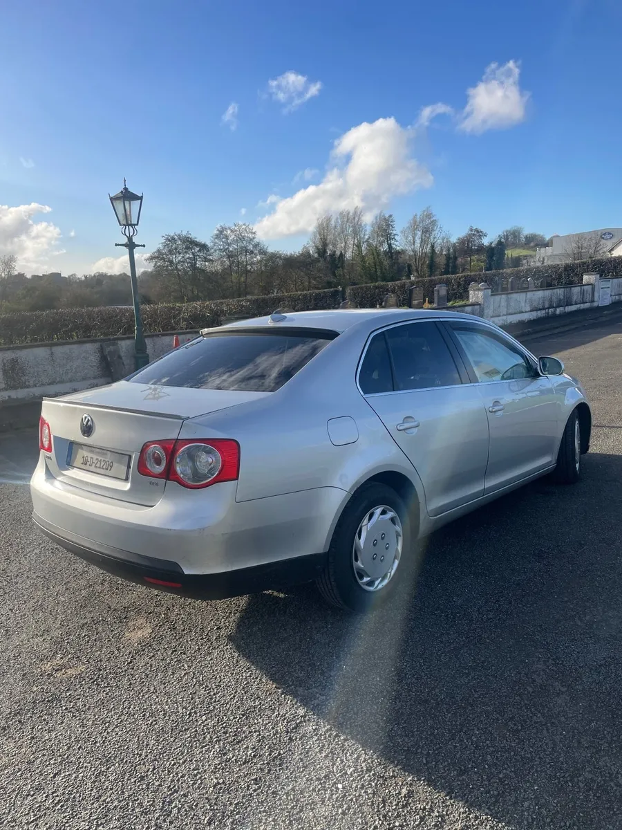 Volkswagen Jetta 2010 - Image 3