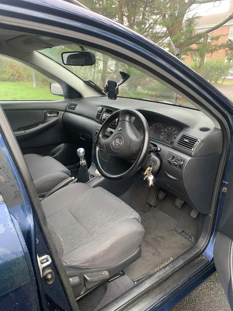 2004 Toyota Corolla - Image 4