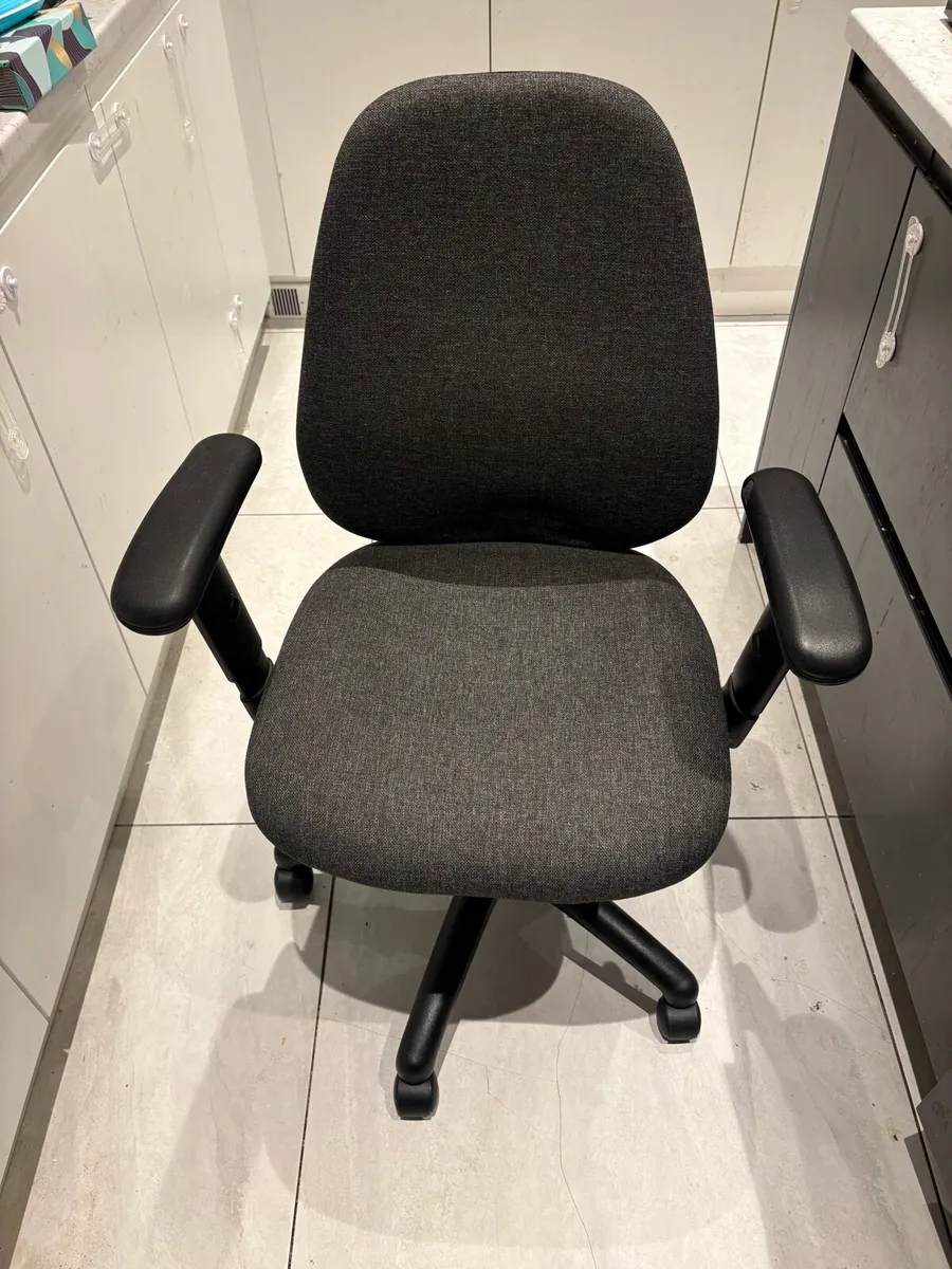 Office chair - Image 1