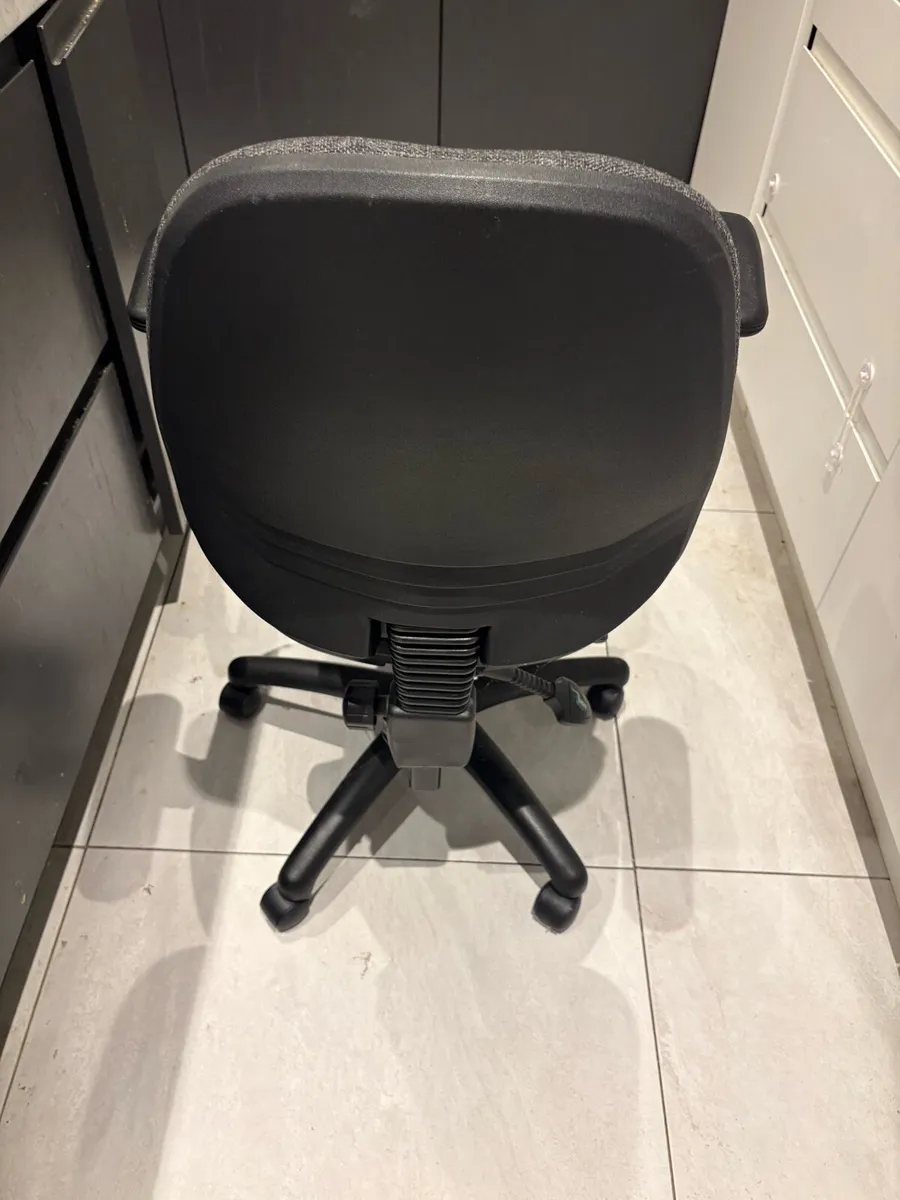 Office chair - Image 2