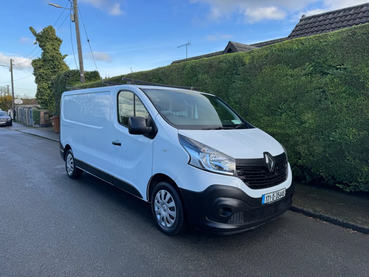 Renault Trafic lwb  low mileage cvrt 11/26 - Image 3