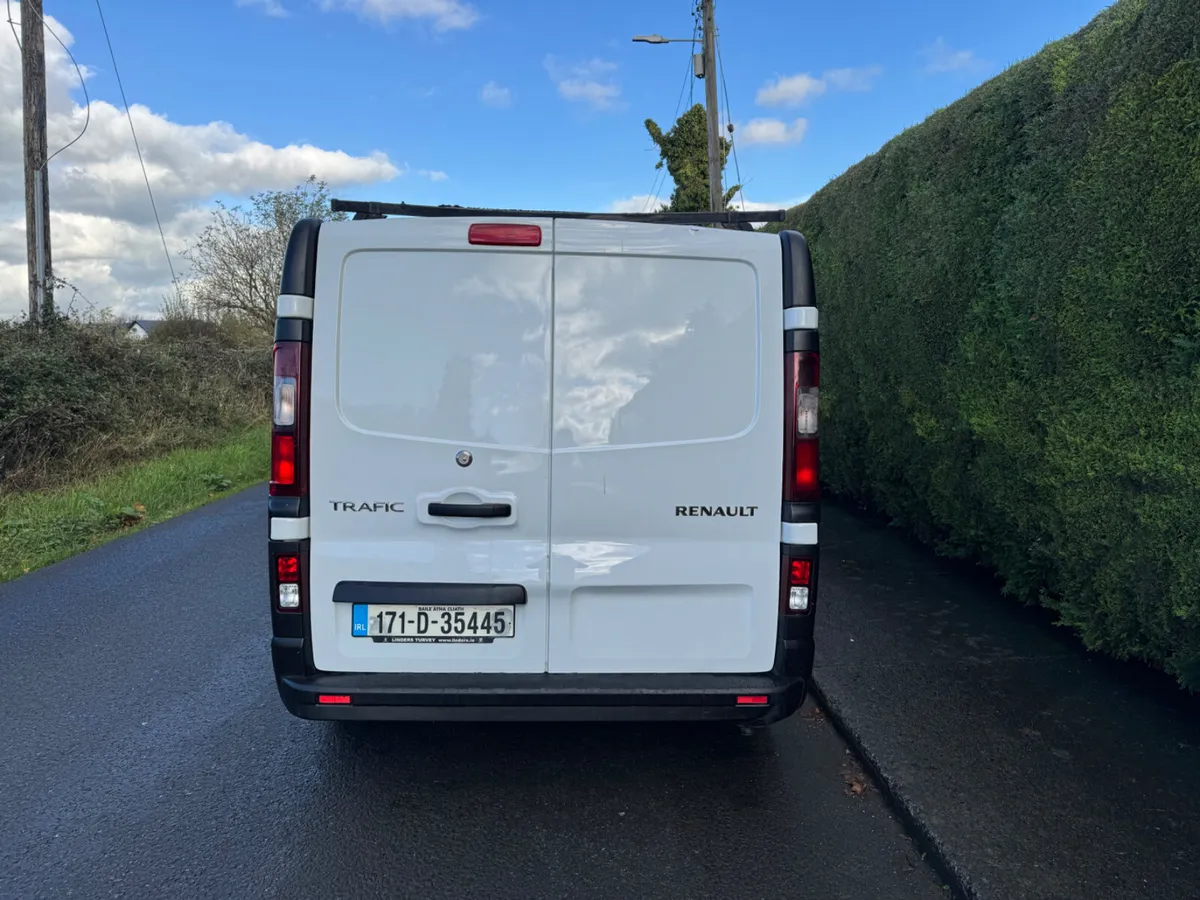 Renault Trafic lwb  low mileage cvrt 11/26 - Image 4