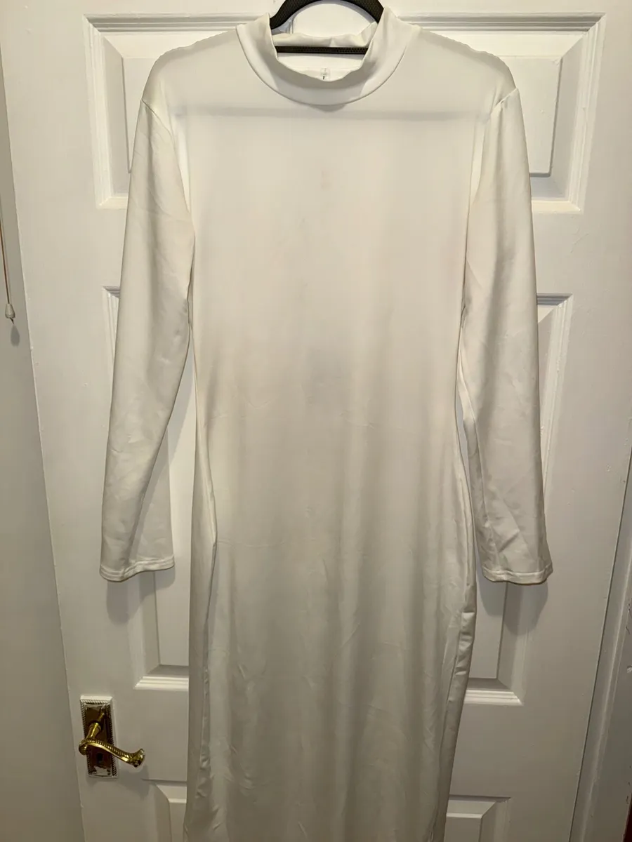 Elegant Abayas & Dress for Sale – Size 50–52 - Image 4