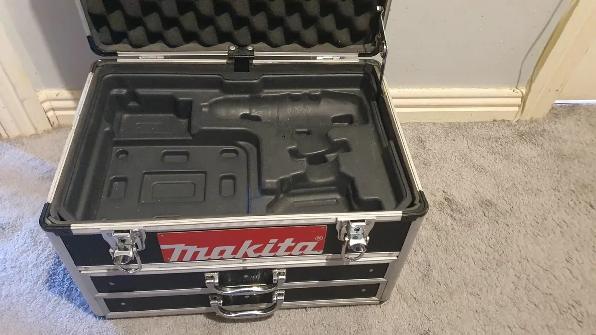 Makita Aluminium Carry Case + Hand Tools - Image 2