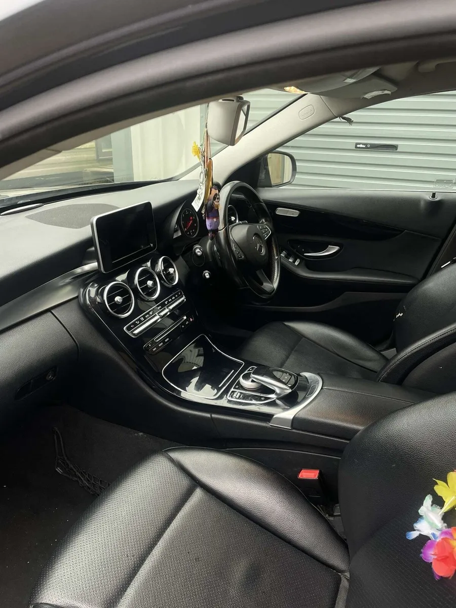 Mercedes Benz - Image 3