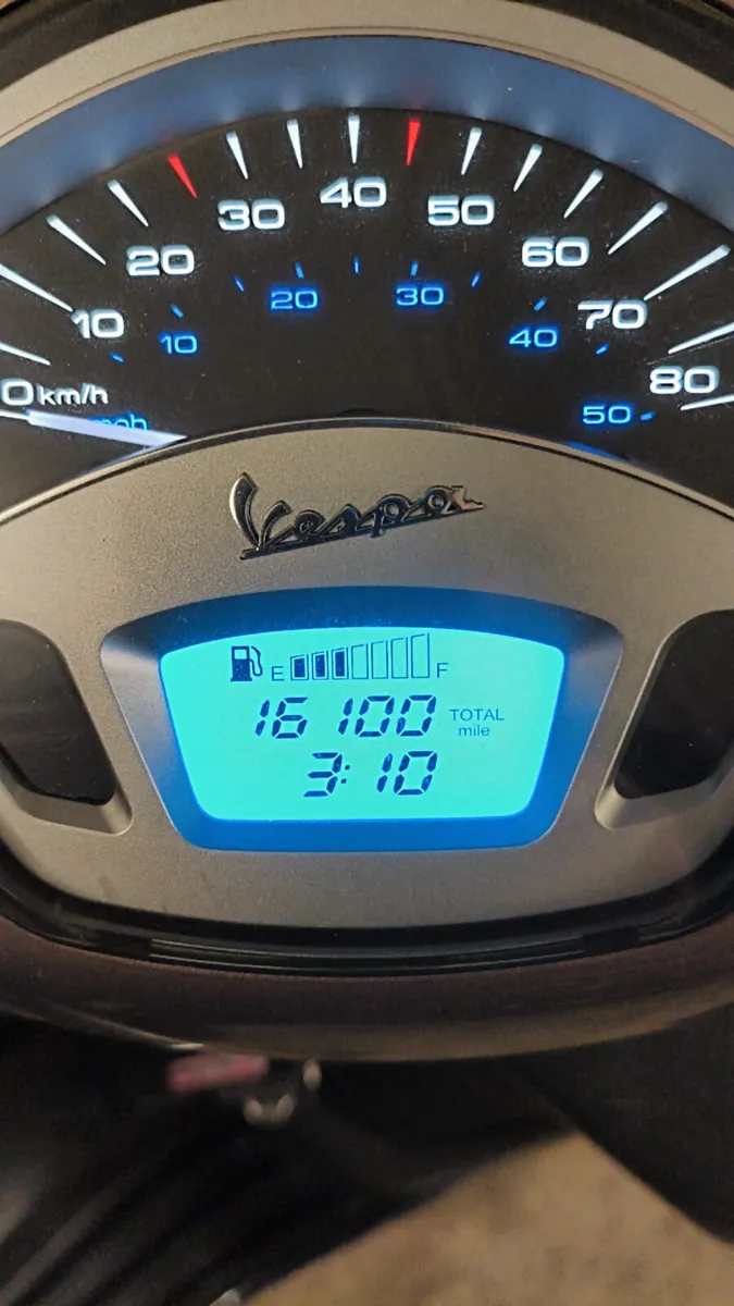 2014 Piaggio Vespa LX50 - Image 2