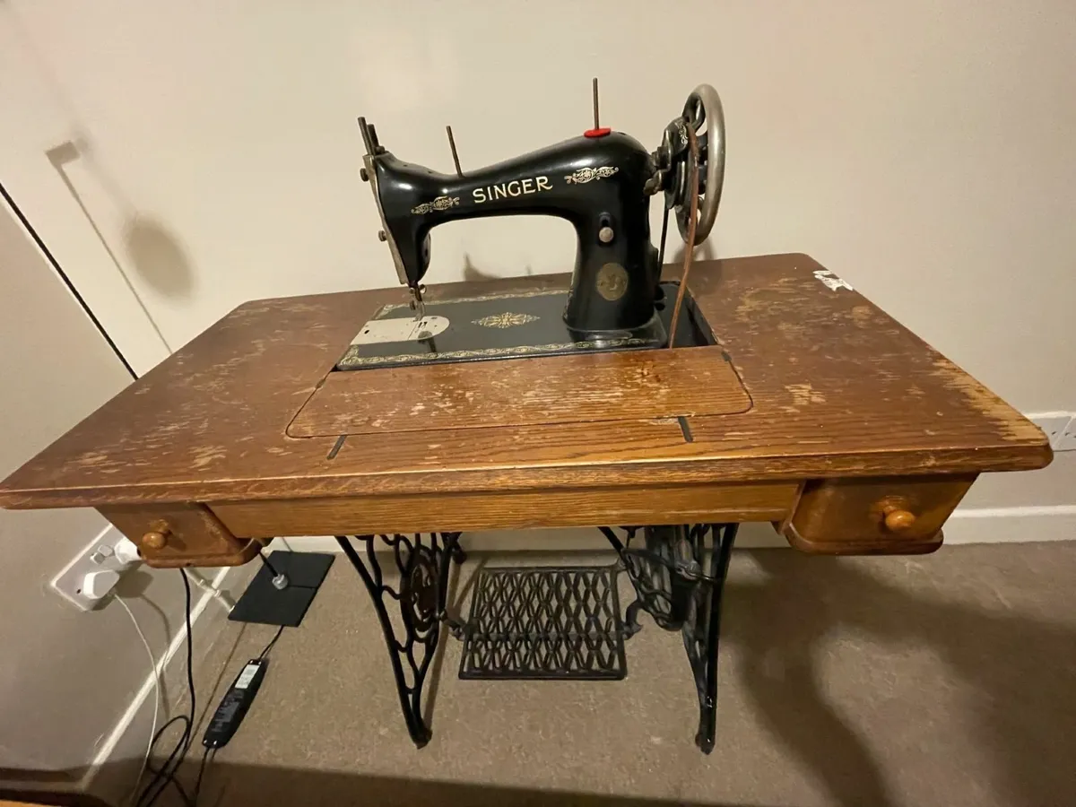 Antique Singer Sewing Machine - Image 1