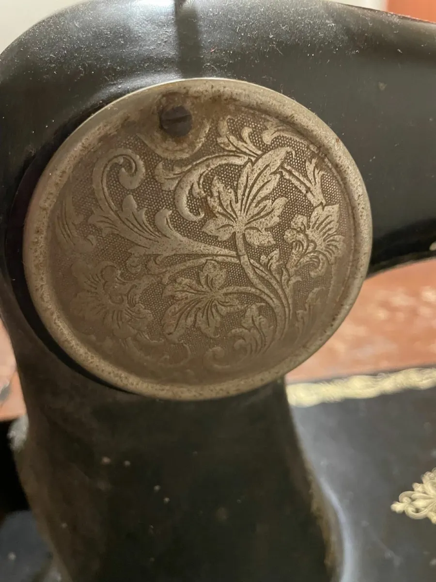Antique Singer Sewing Machine - Image 4