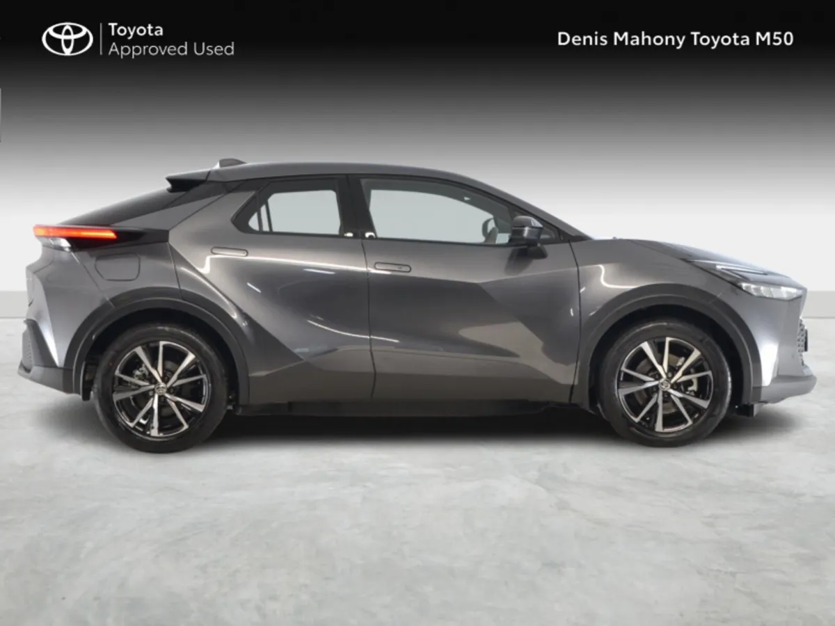 Toyota C-HR Plug-In Hybrid Sport - Image 3