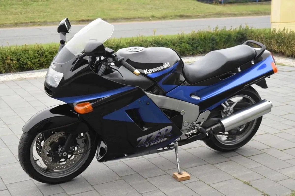 Kawasaki zzr1100 - 21035 Miles yzf750r - Image 1