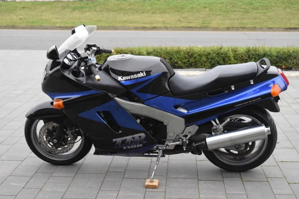 Kawasaki zzr1100 - 21035 Miles yzf750r - Image 2