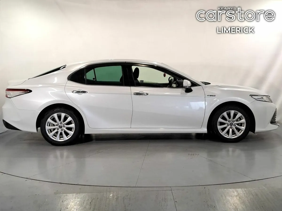 Toyota Camry 2.5 HYBRID AUTO - Image 2