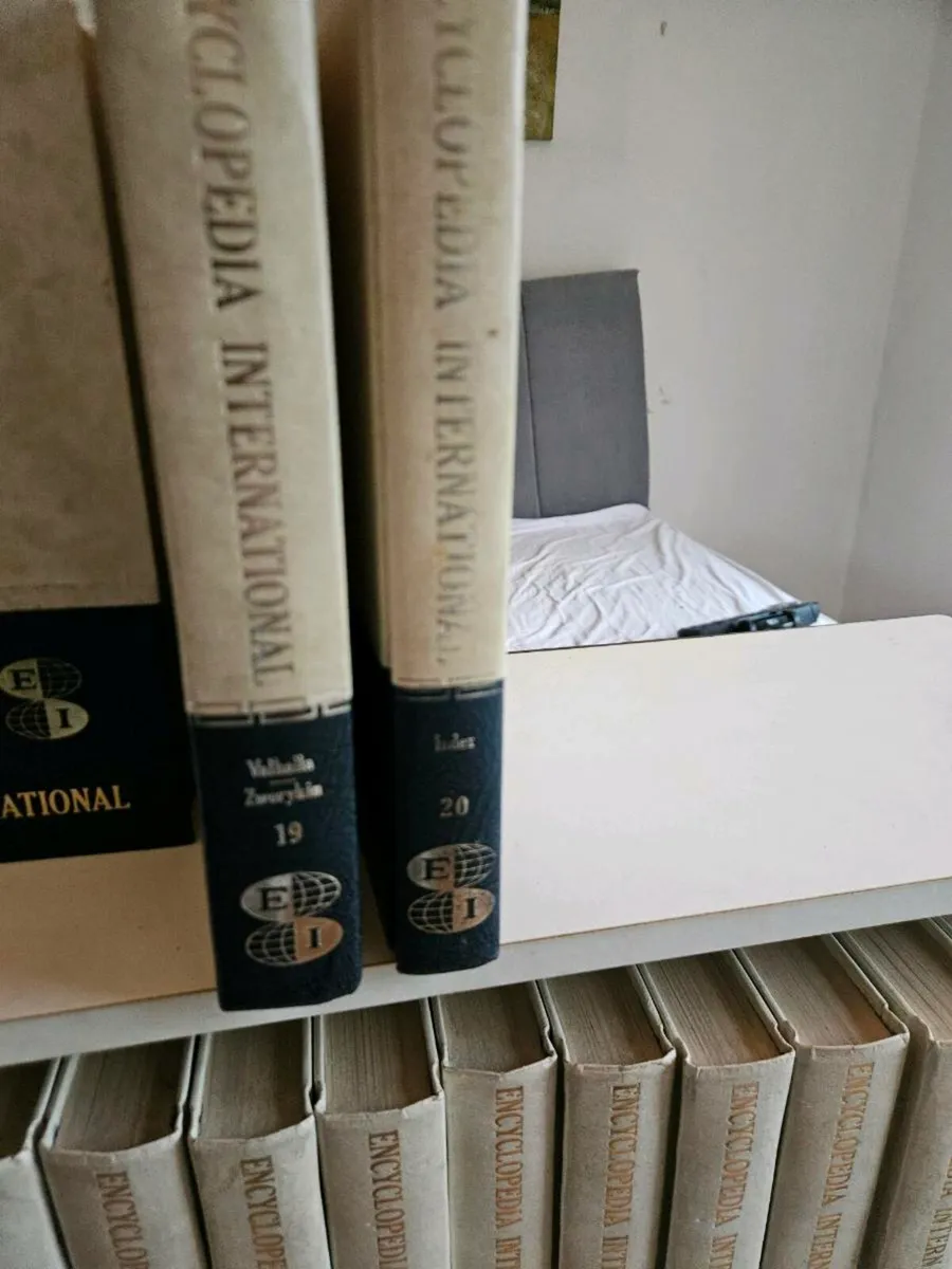 Set of Encyclopedias - Image 4