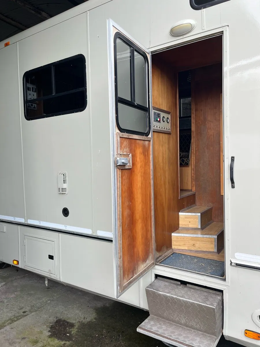 Horse lorry camper - Image 3