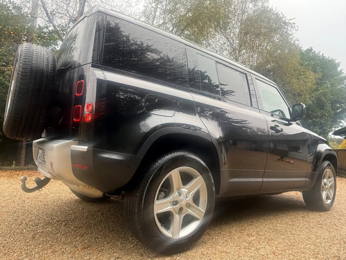 Land Rover Defender 110 3.0D SE 3 SEAT - Image 4