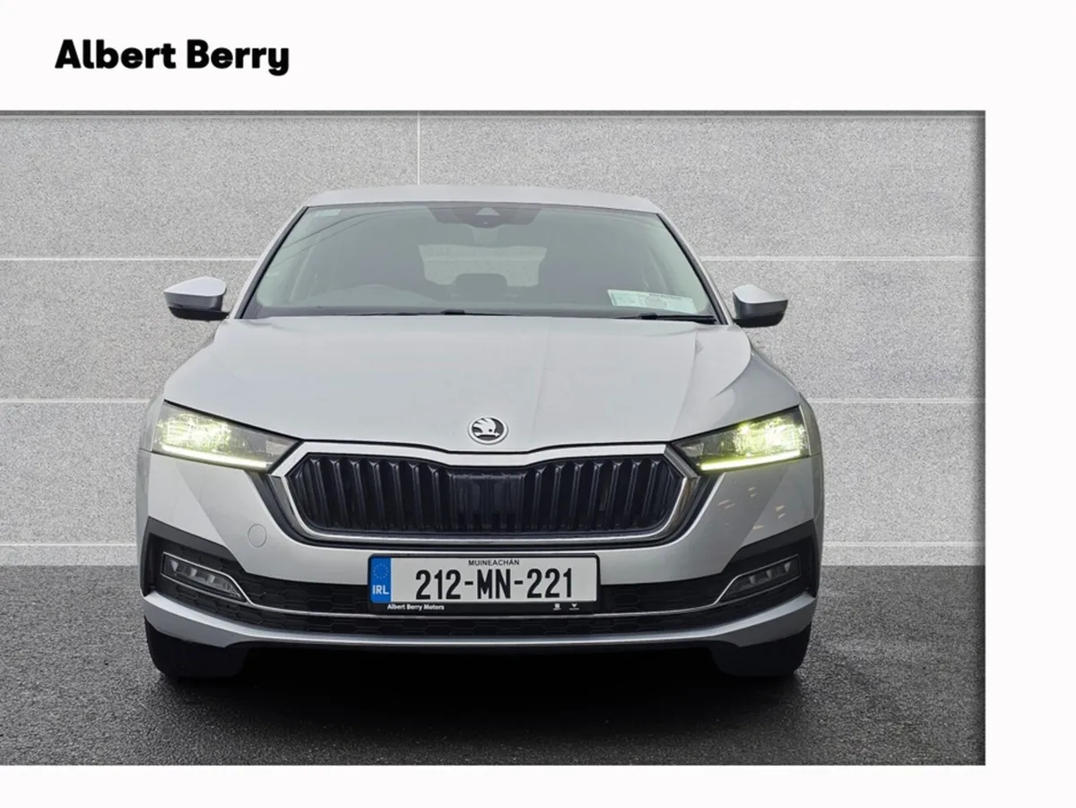 Skoda Octavia STYLE 1.4 TSI 204BHP IV 5DR AUTO - Image 2