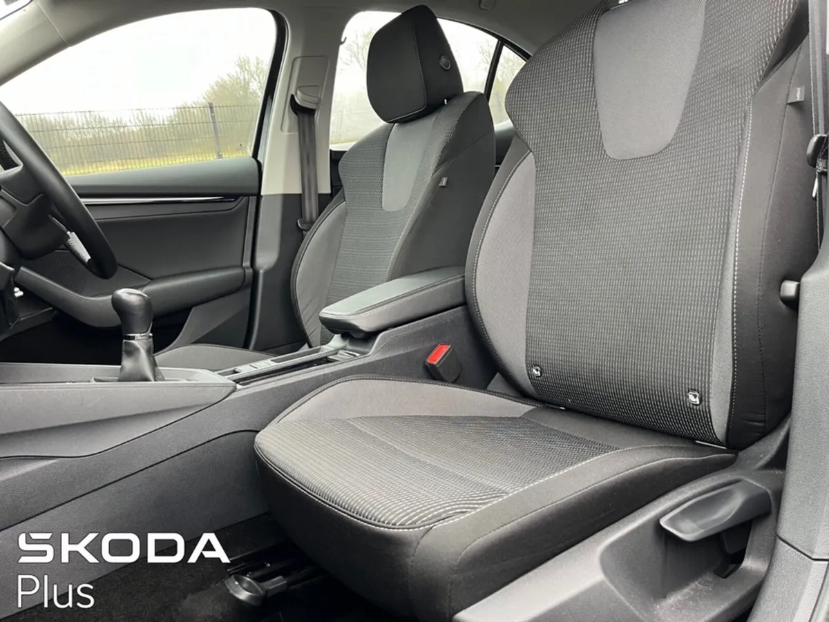 Skoda Octavia AMBITION 2.0 TDI 115HP 5DR - Image 4