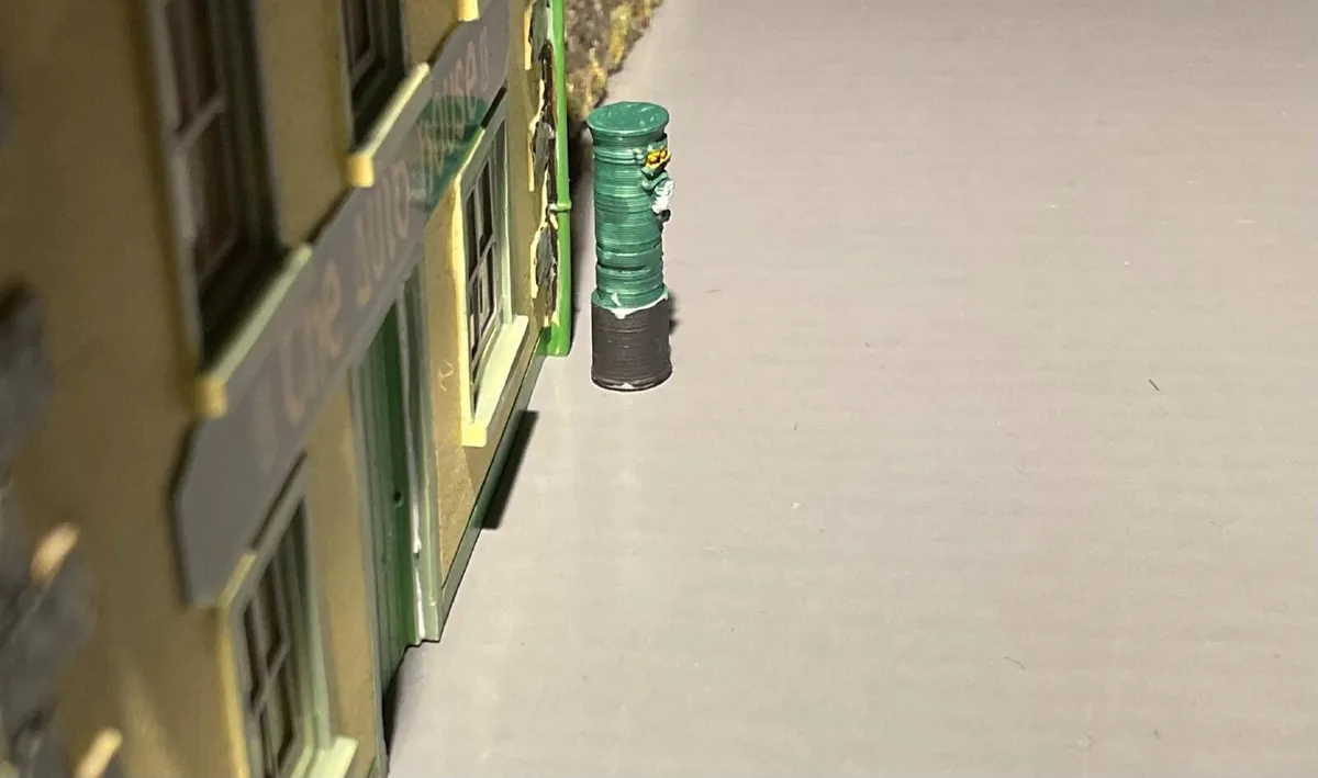 Irish model postbox  1:72- railway - Image 2