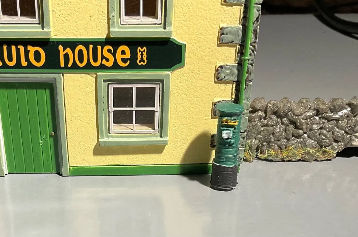 Irish model postbox  1:72- railway - Image 1