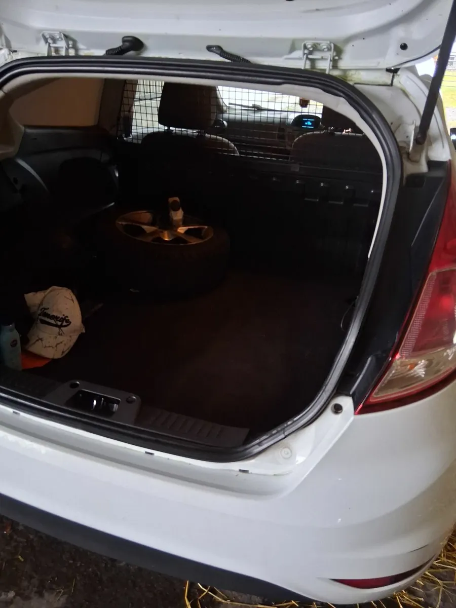 Ford Fiesta 2014 - Image 2